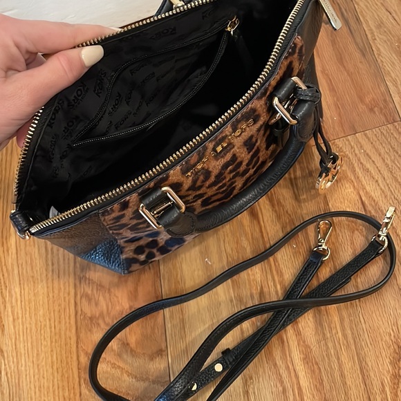 Michael kors cheetah purse - Picture 2 of 4